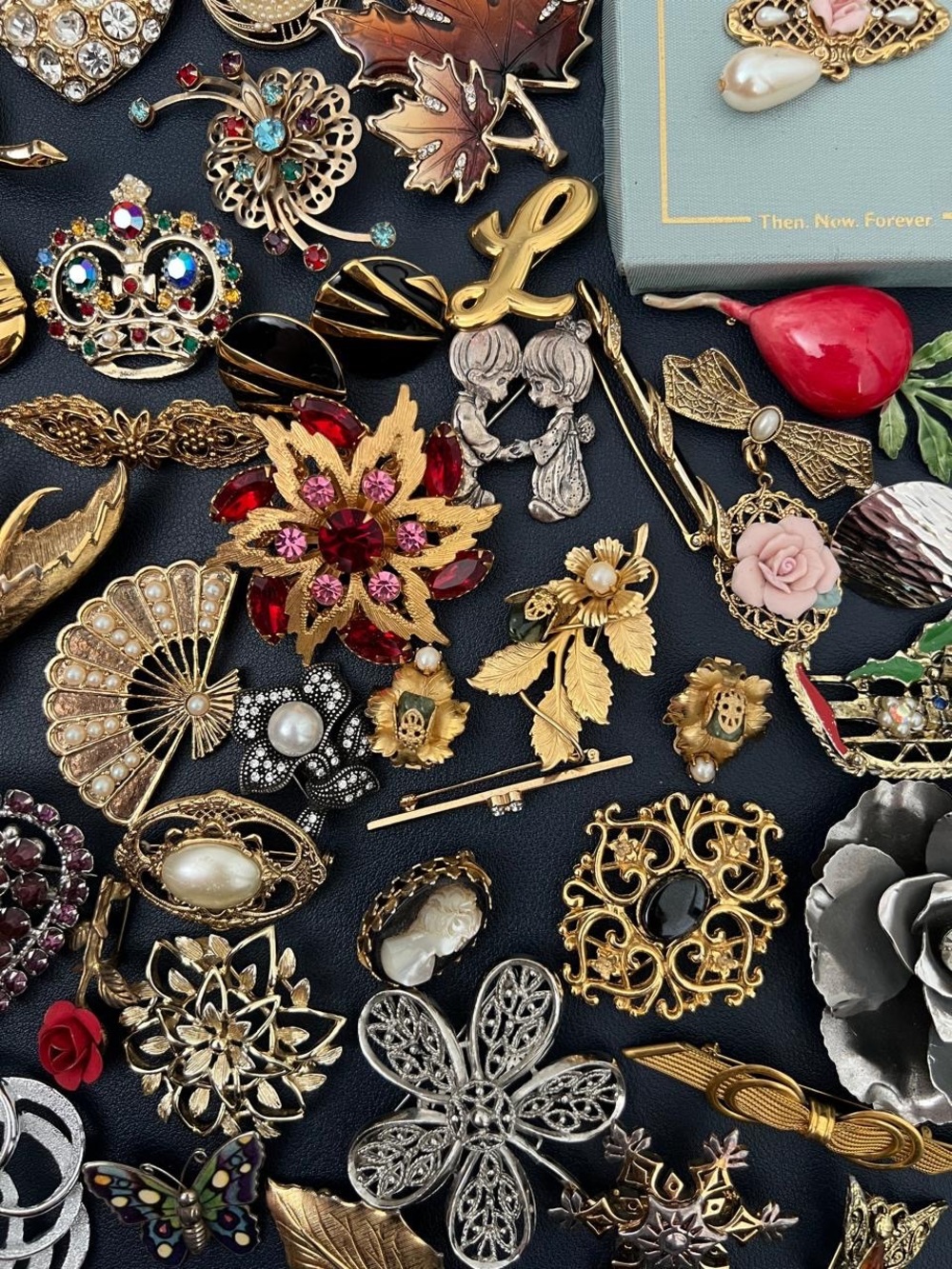 Assorted Vintage to Modern Brooches and Earrings Set - Multi-Color Lot Bundle #6 - Picture 7 of 7